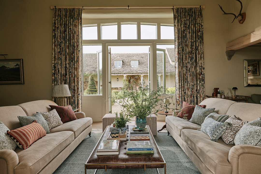 Sims Hilditch Cherington Hill Shot 17 444 RT