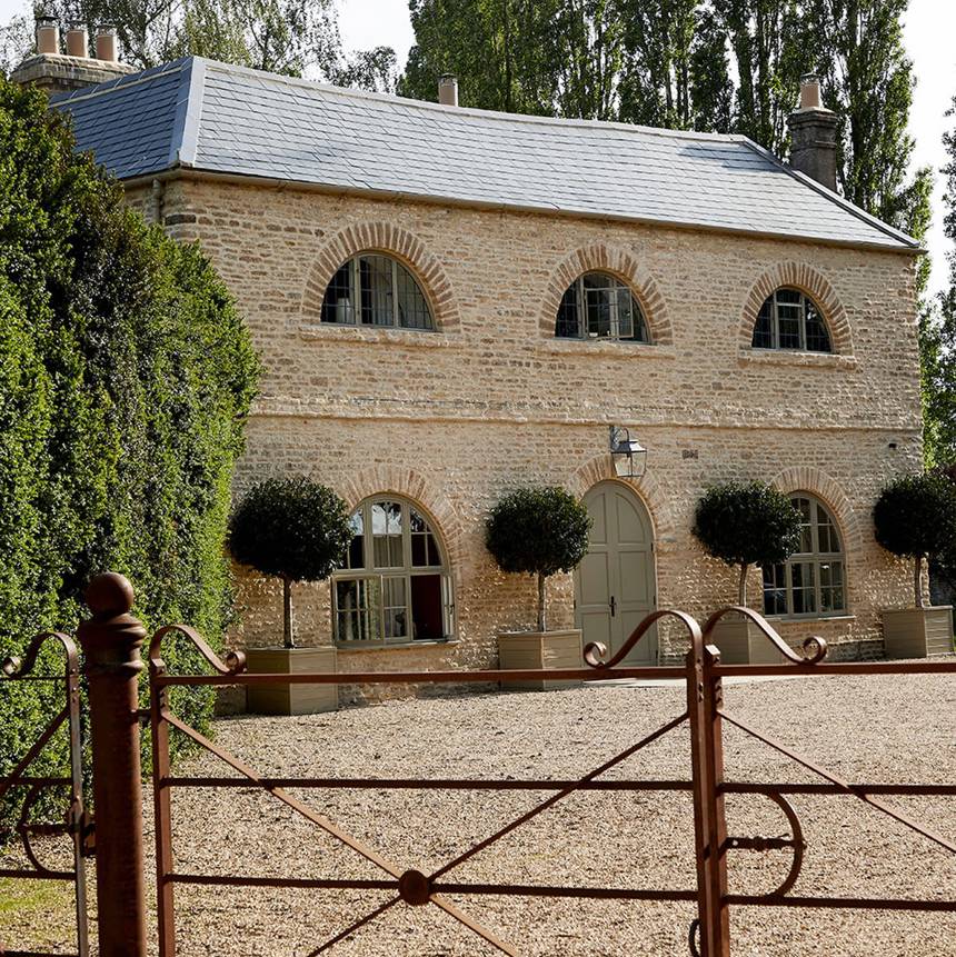 6. Oxfordshire Farmhouse Hero Image