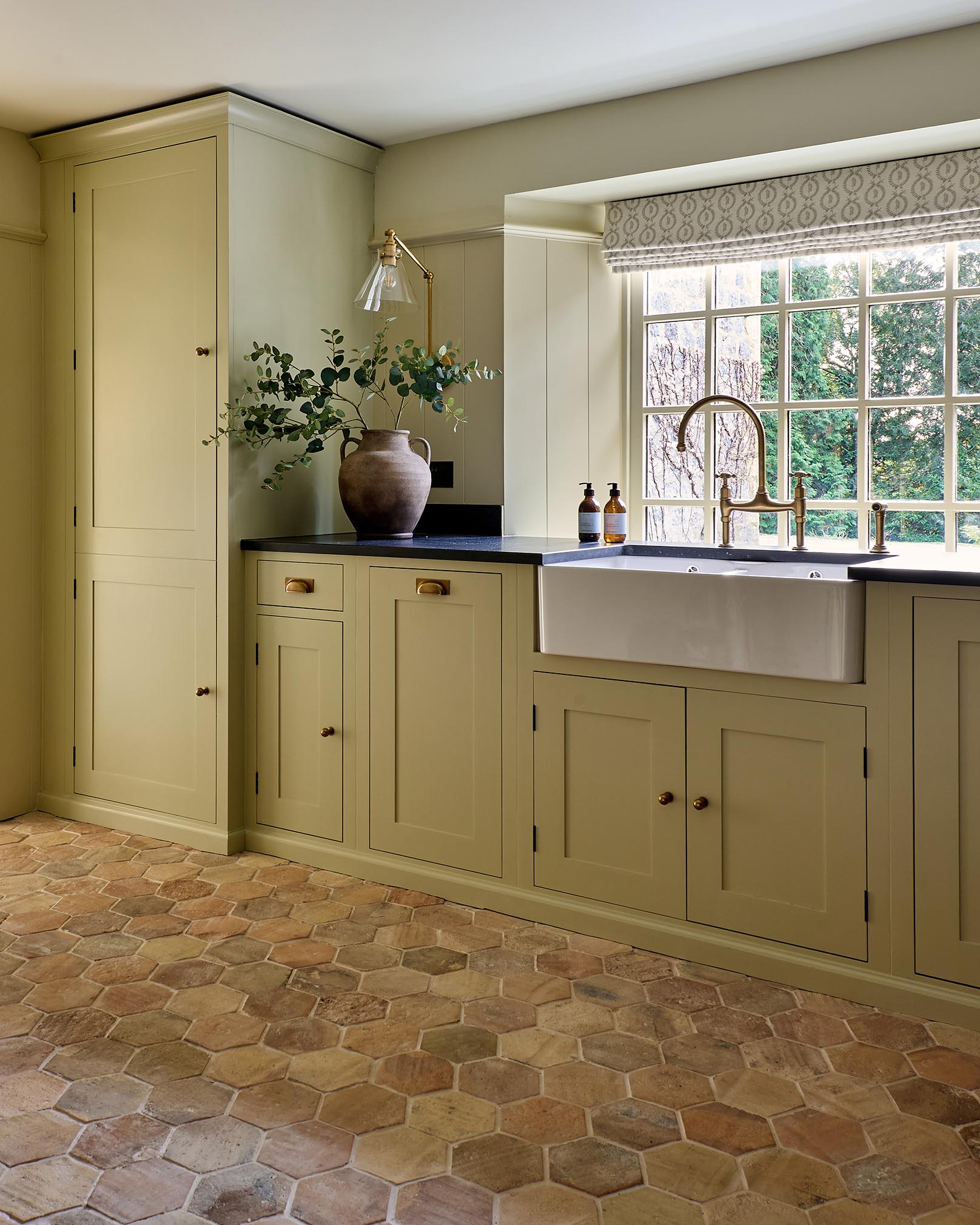 sims-hilditch-interior-design-aberdeen-family-home-back-of-house-utility-room-laundry-room-portrait