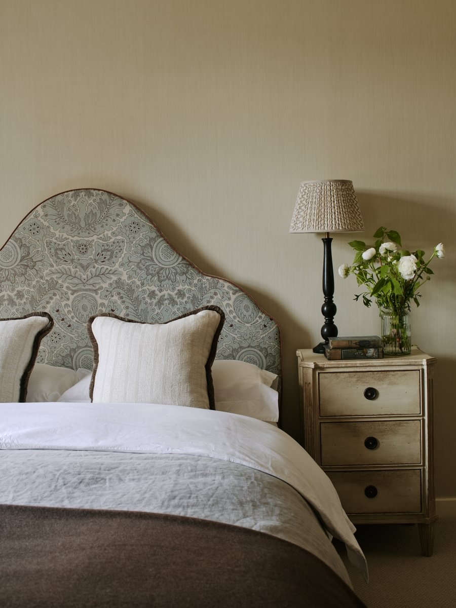 sims-hilditch-interior-design-cotswold-family-manor-bed