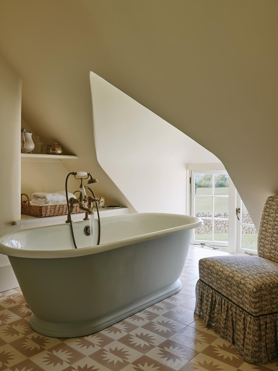 Sims Hilditch Warwickshire Family Home Mainbedroom Bath
