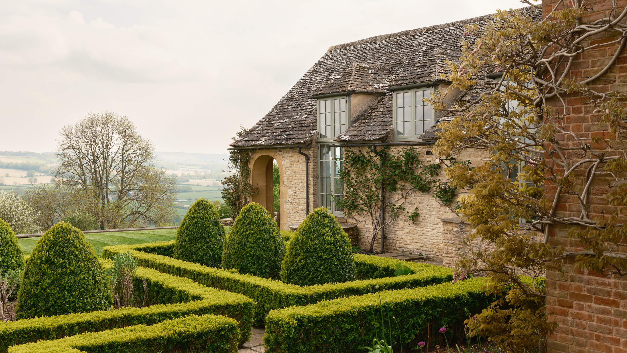 Sh Warwickshire Family Home Exterior Banner
