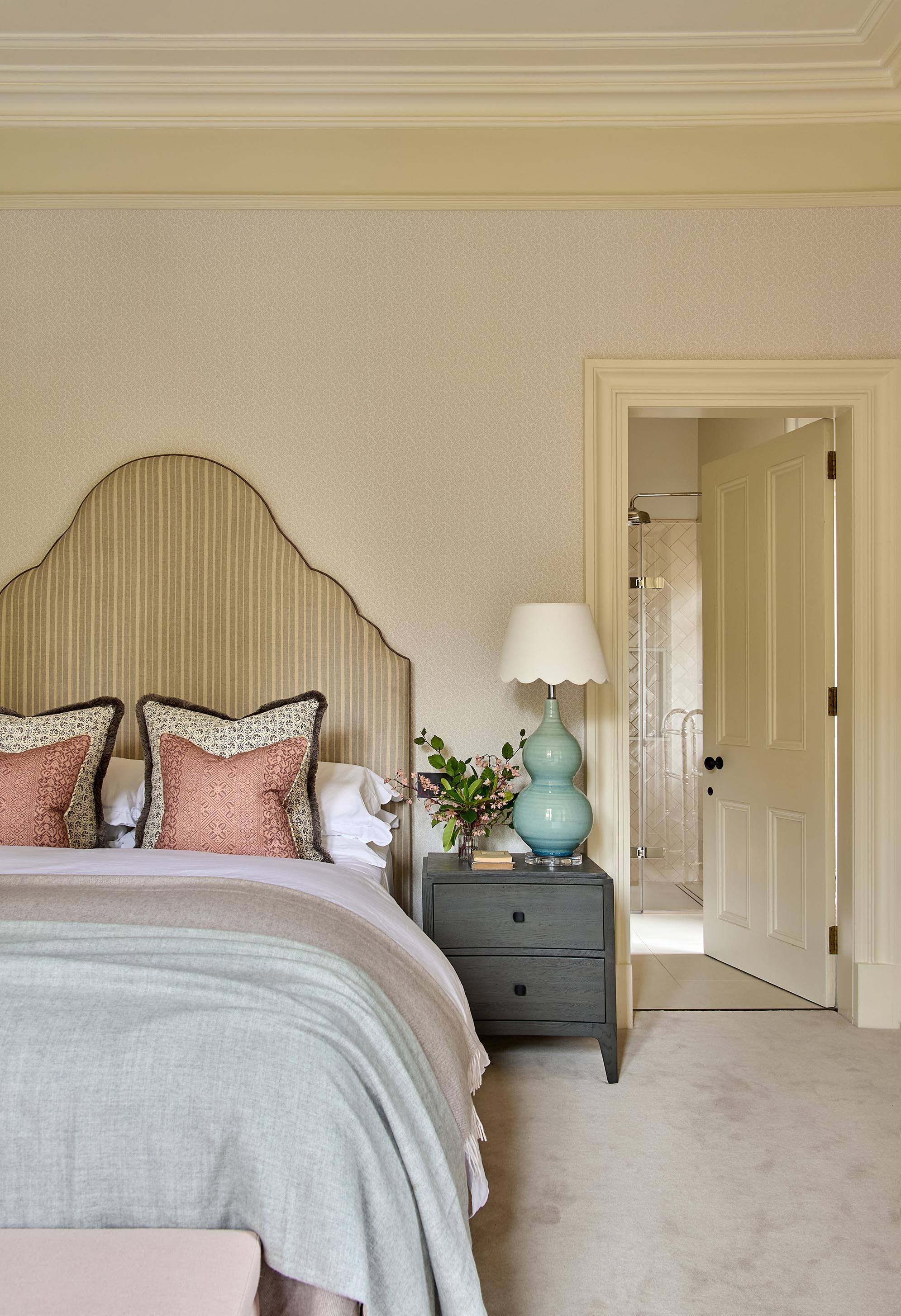 sims-hilditch-interior-design-aberdeen-family-home-daughters-bedroom-bedside-table-portrait