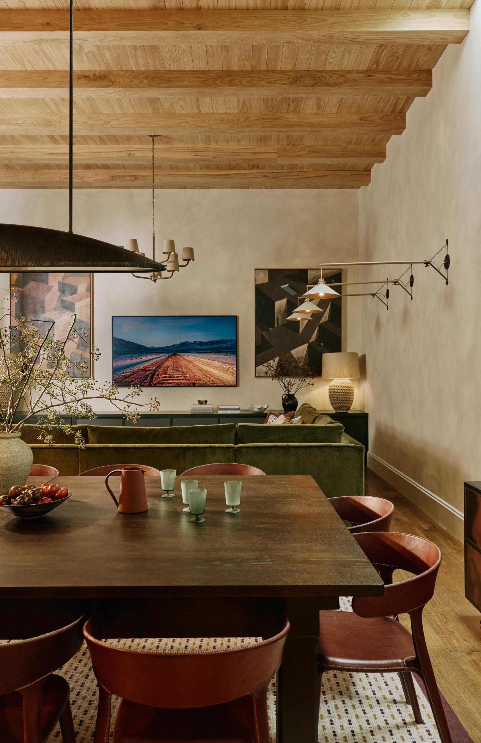 dining-table-and-velvet-sofa-in-sims-hilditch-south-kensington-family-home