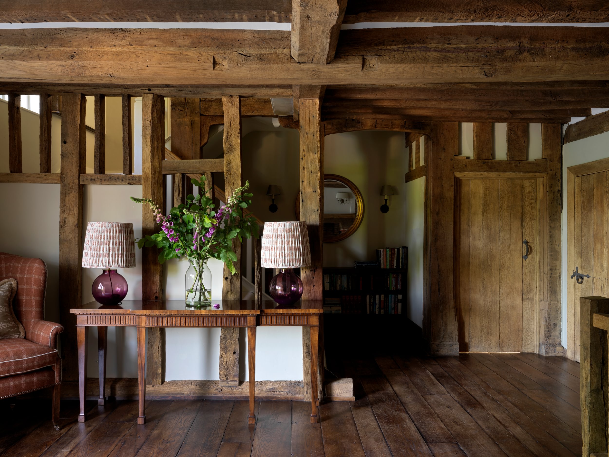 surrey-lake-house-wooden-beams-hallway