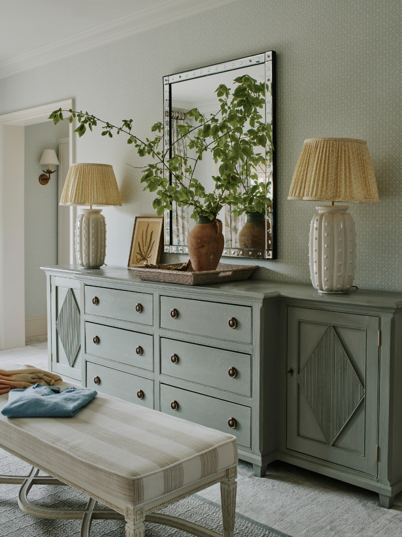 sims-hilditch-interior-design-17th-century-cotswold-manor-dressing-room-portrait