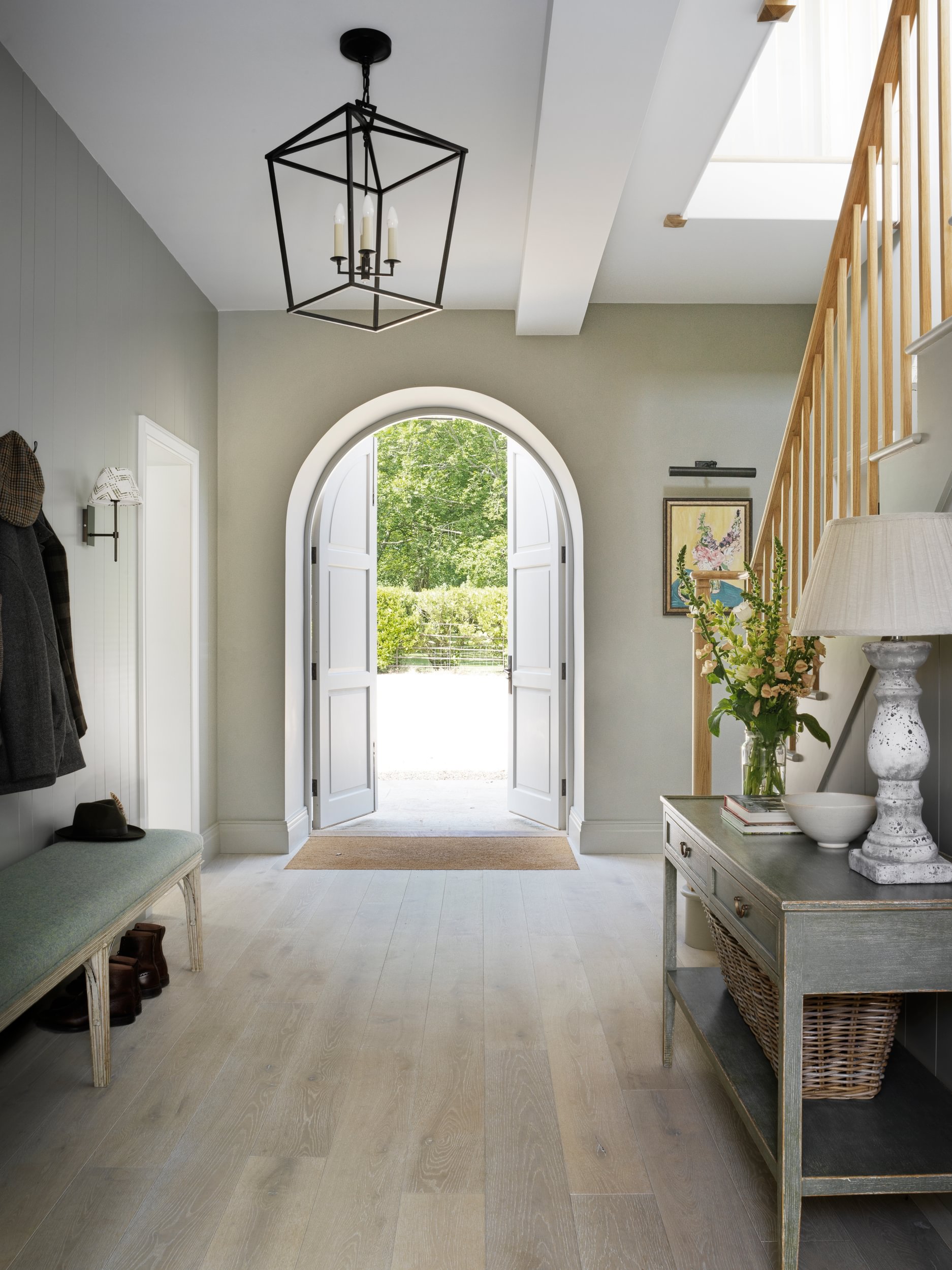 oxfordshire-farm-house-entryway-staircase-hallway