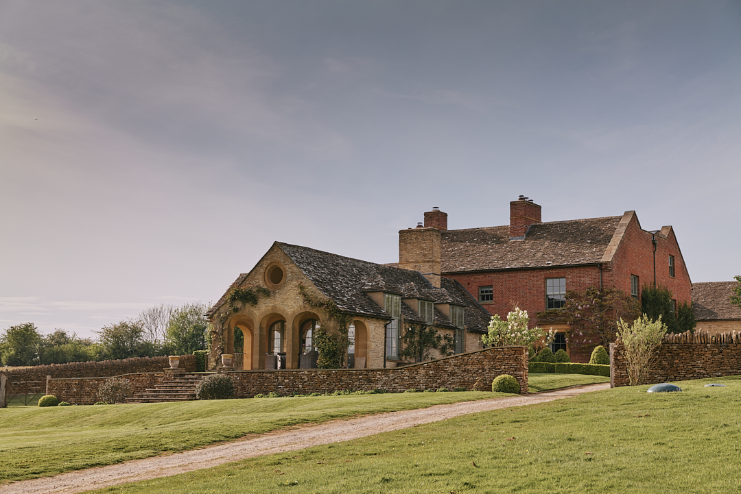 Sims Hilditch Cherington Hill Shot 44 988 RT