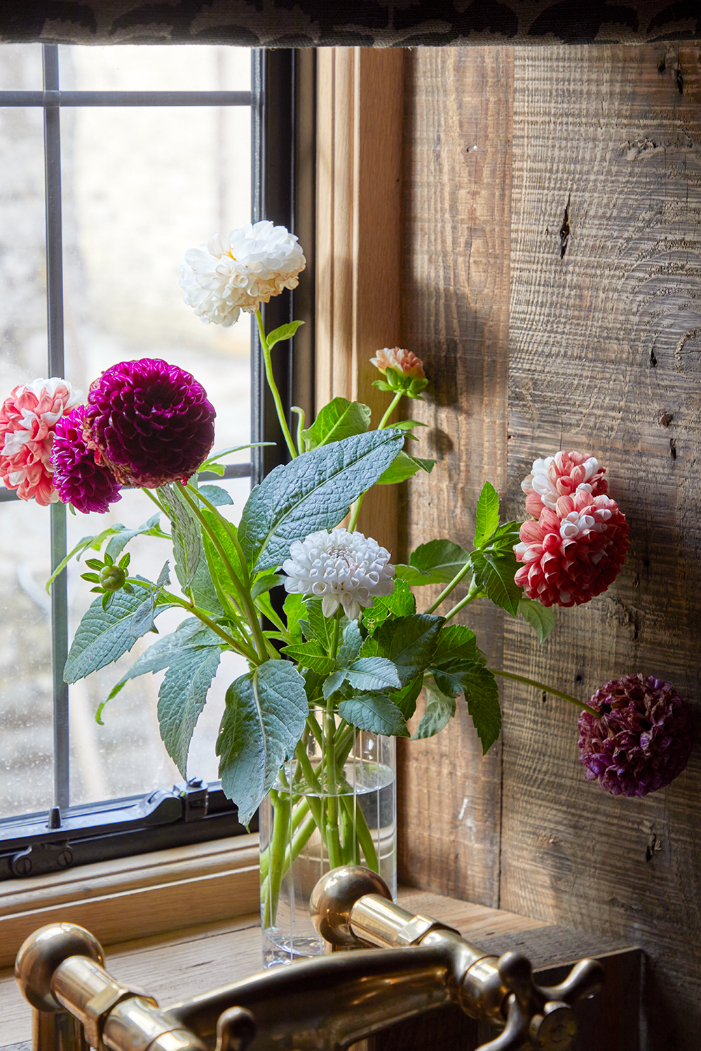sims-hilditch-interior-design-the-party-barn-windowsill-flowers-portrait
