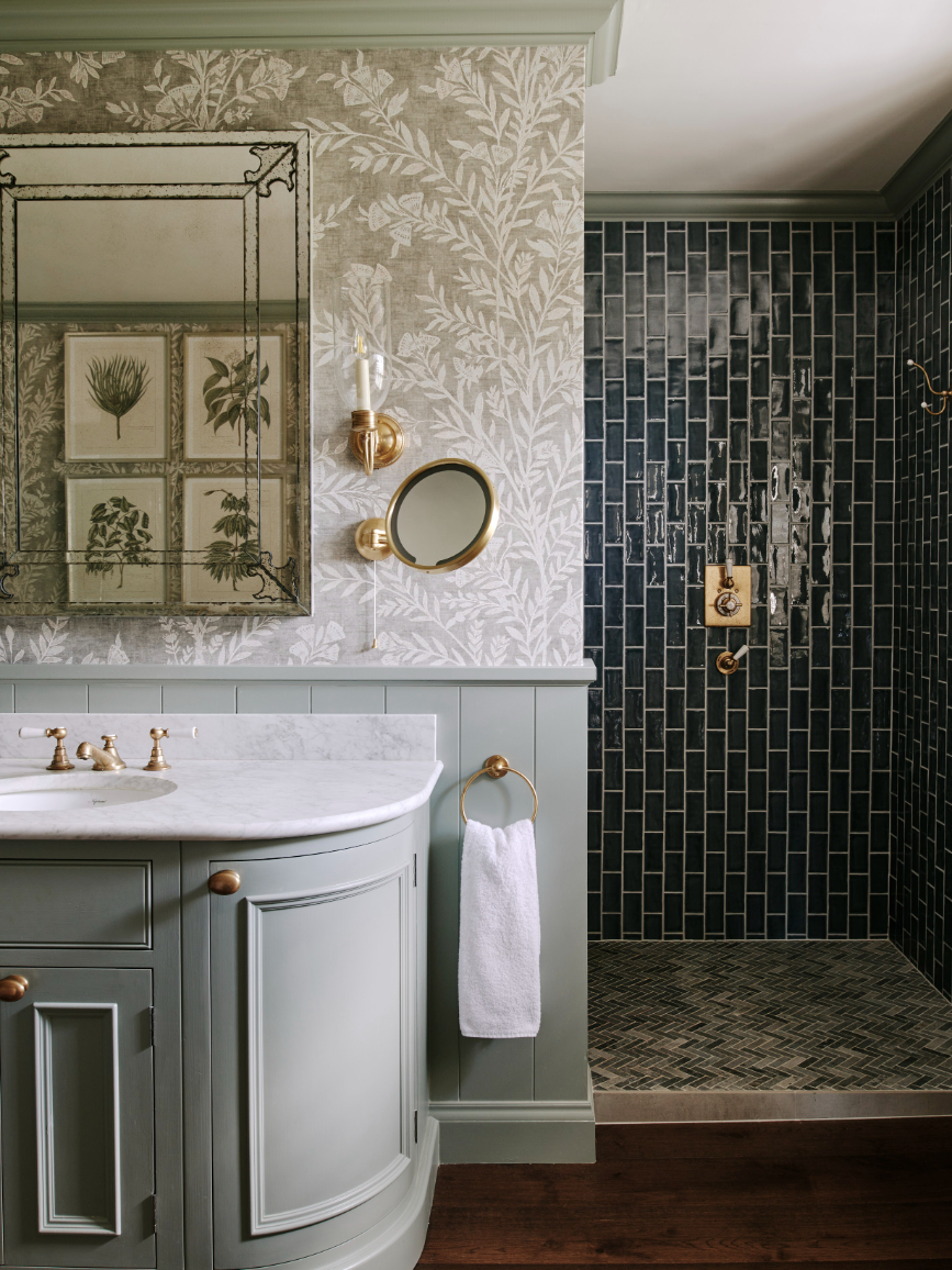 sims-hilditch-interior-design-cotswold-family-manor-bathroom-portrait