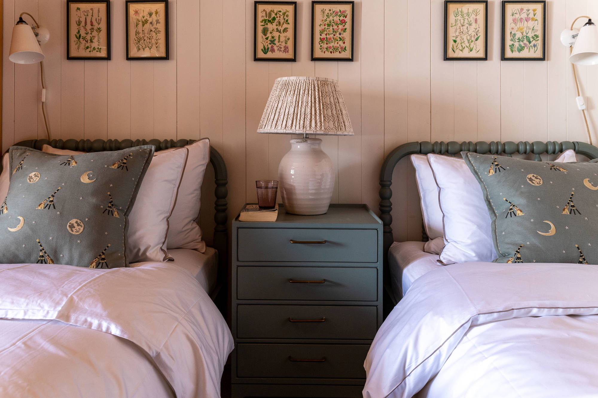 Sims Hilditch Swiss Chalet In The Alps(16)