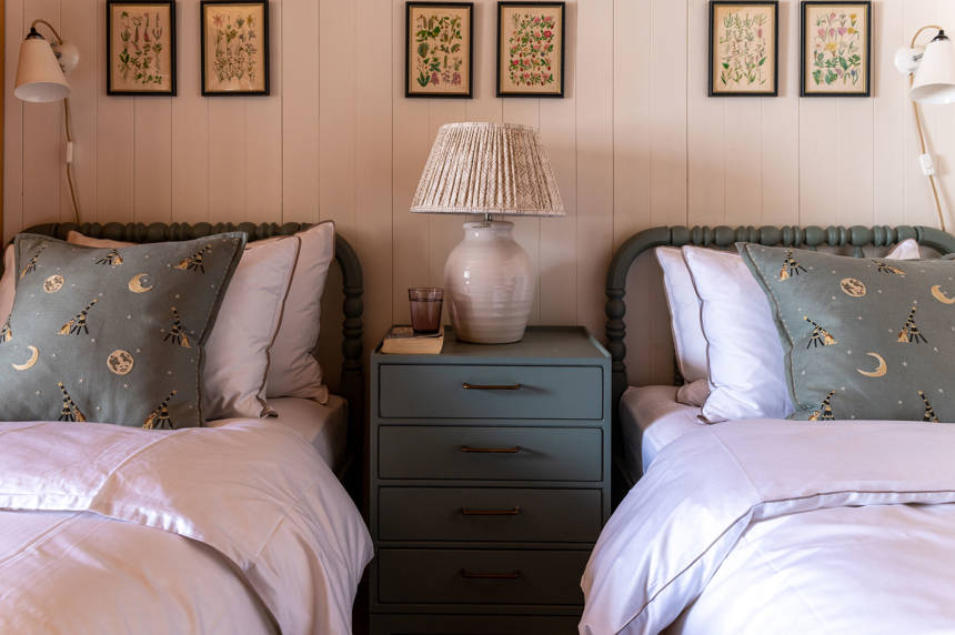 Sims Hilditch Swiss Chalet In The Alps(16)