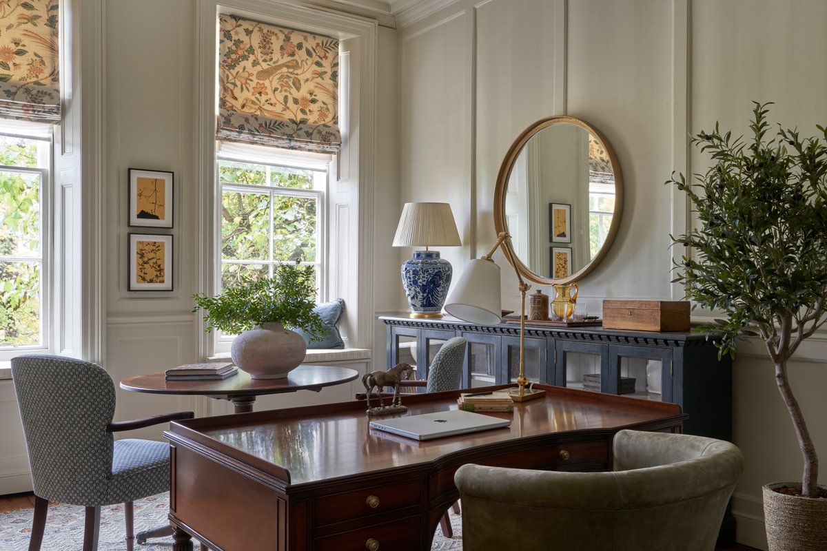 sims-hilditch-interior-designer-writing-desk