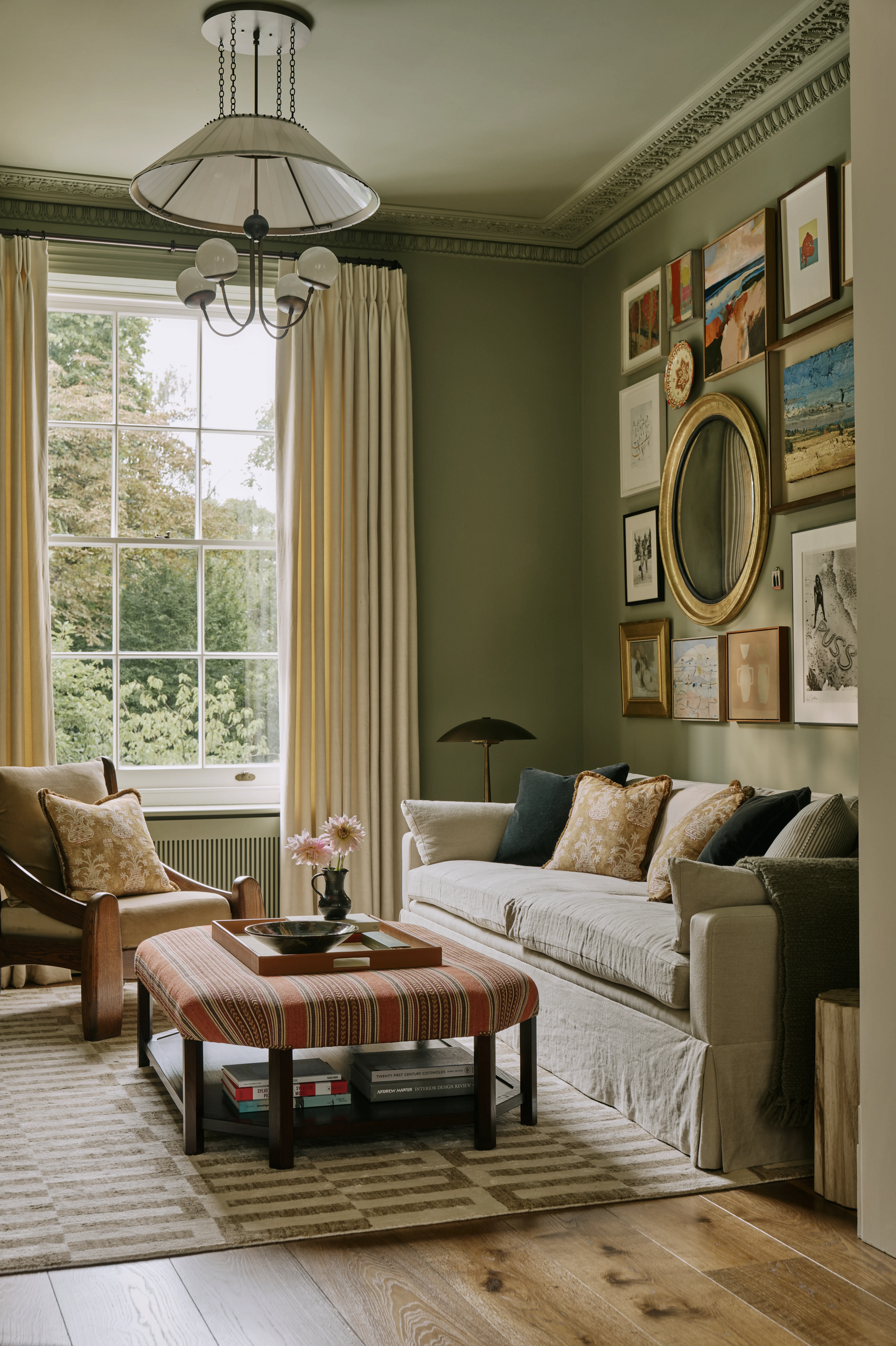 green-snug-with-gallery-wall-in-south-kensington-family-home-project