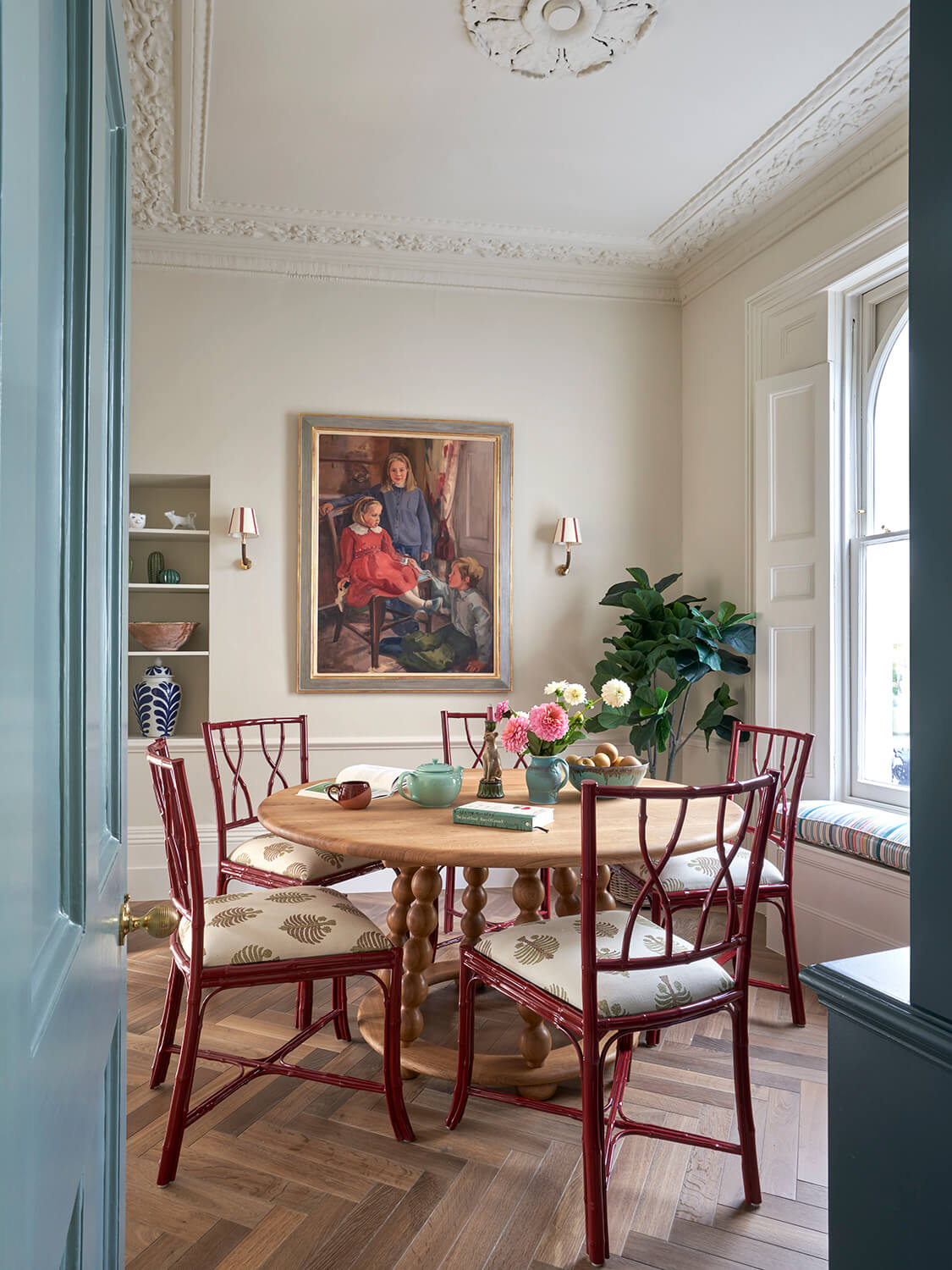 Sims Hilditch Victorian Family Home Diningtable
