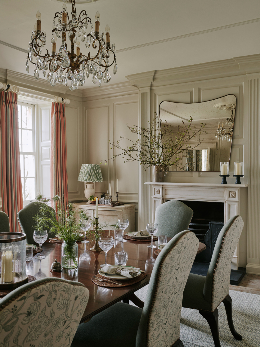 sims-hilditch-interior-design-cotswold-family-manor-dining-room-portrait