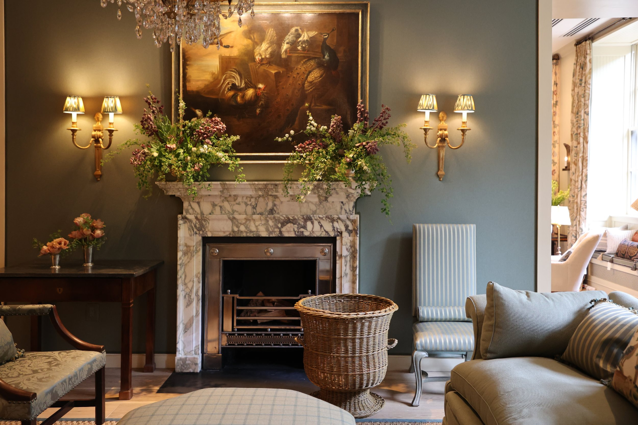 sims-hilditch-interior-design-chelsea-textiles-fireplace-wicker-basket-landscape