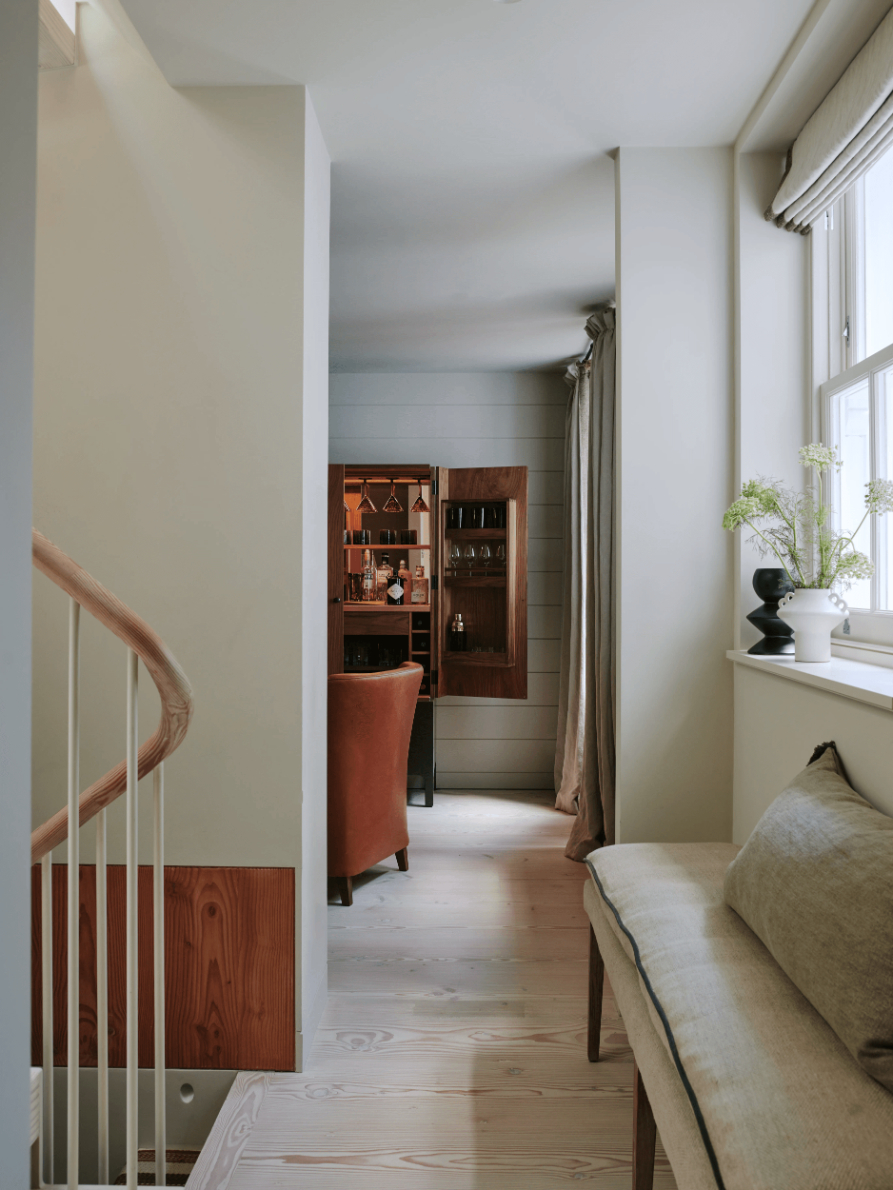 sims-hilditch-kensington-mews-house-london-wooden-flooring-portrait