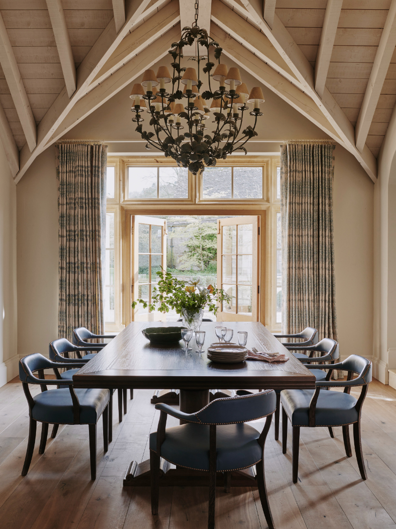 sims-hilditch-interior-design-17th-century-cotswold-manor-dining-room-portrait