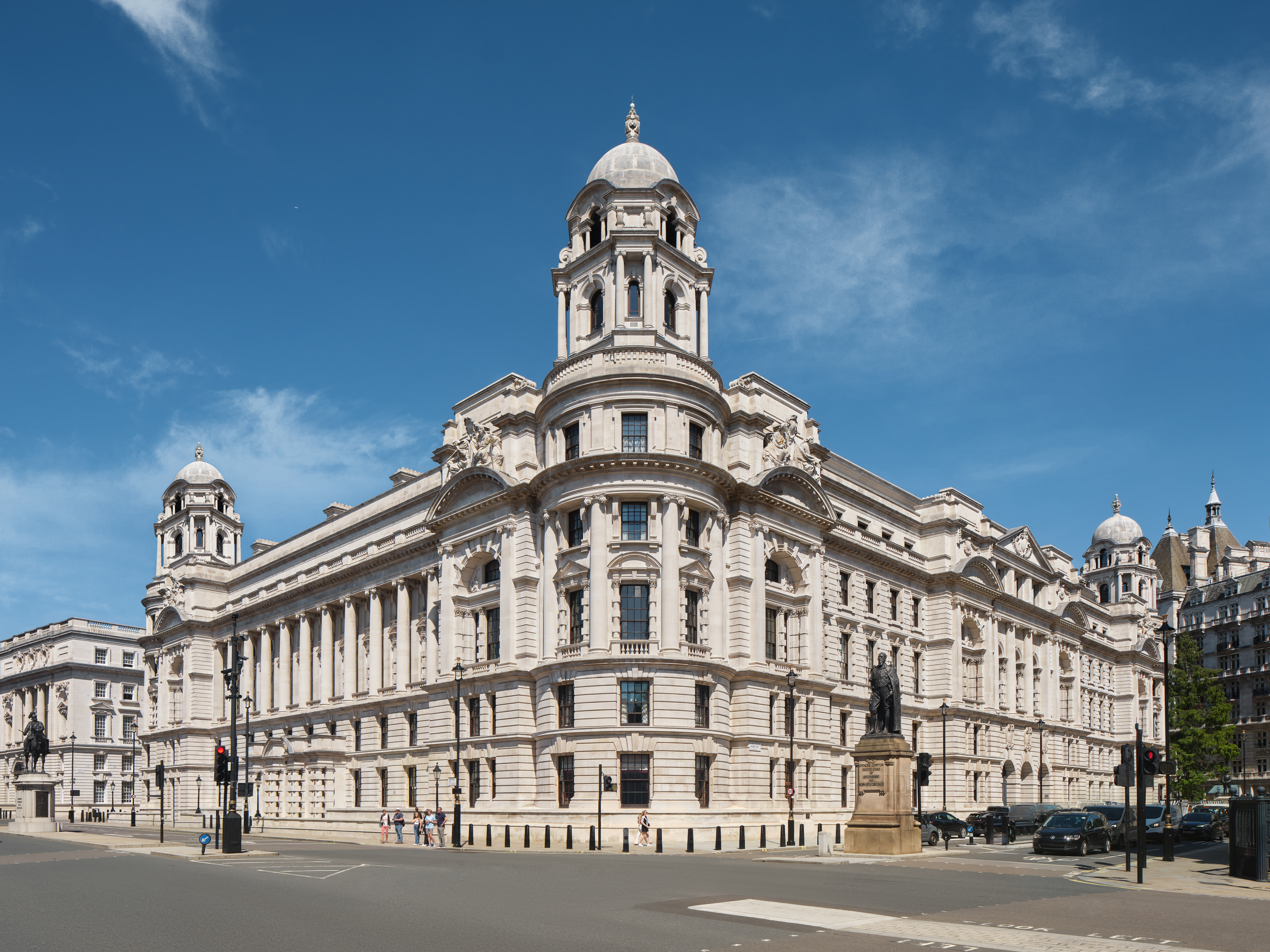 Raffles London Facade No Trafficlight