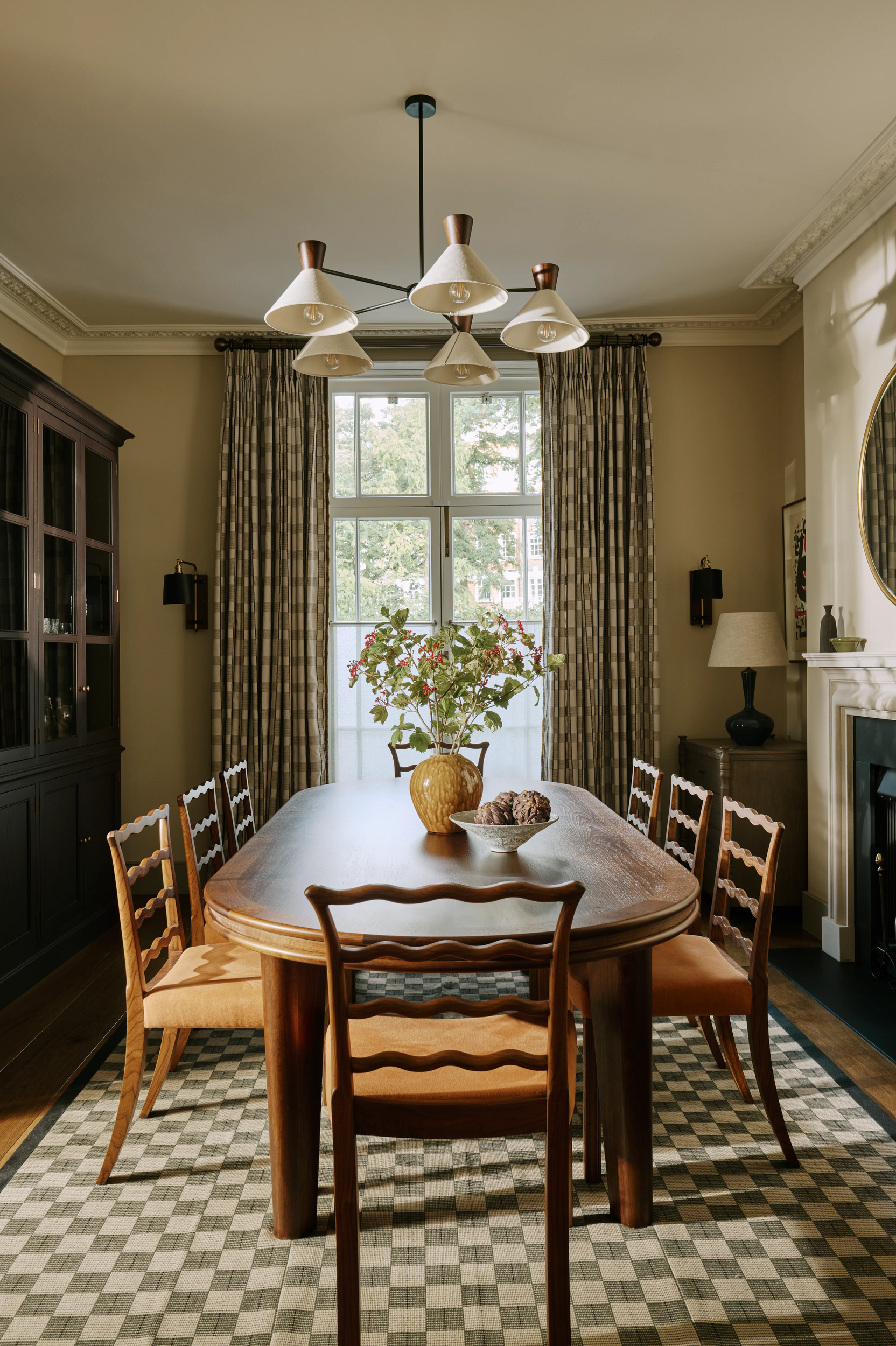 dining-room-with-wavy-chairs-in-south-kensington-family-home-project