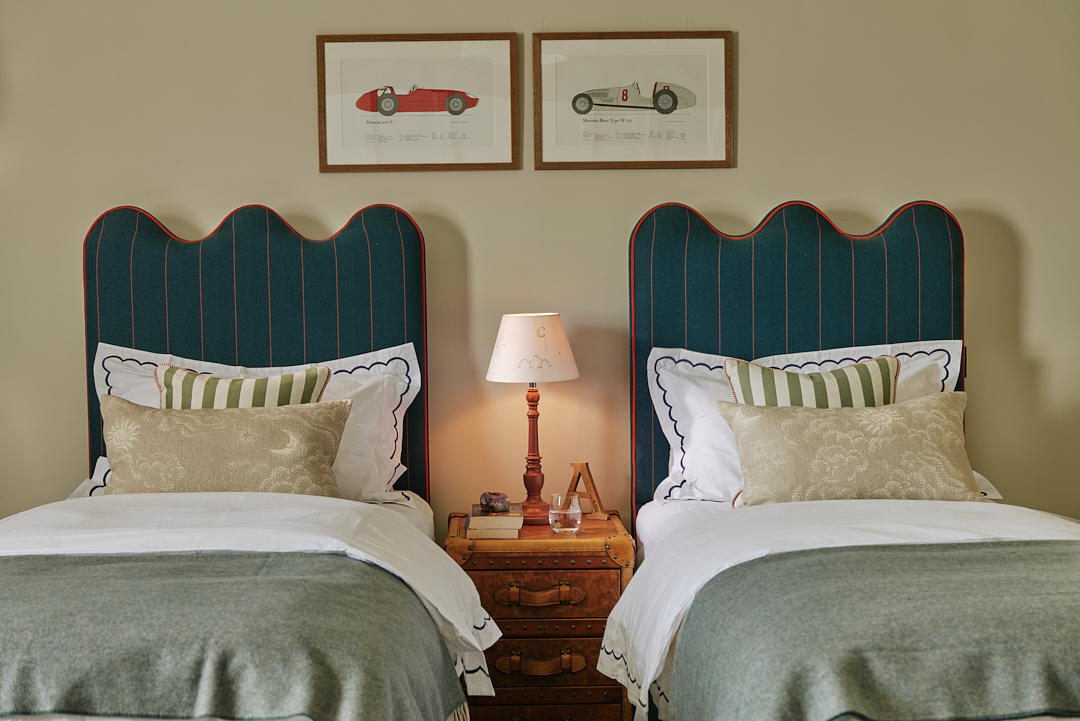 Sims Hilditch Cherington Hill Shot 40 907 RT V2