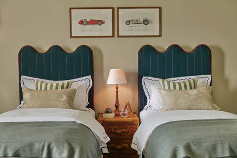 Sims Hilditch Cherington Hill Shot 40 907 RT V2