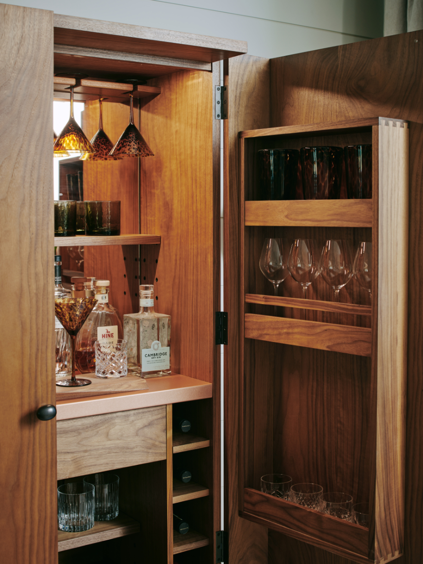 sims-hilditch-kensington-mews-house-london-drinks-cabinet-portrait