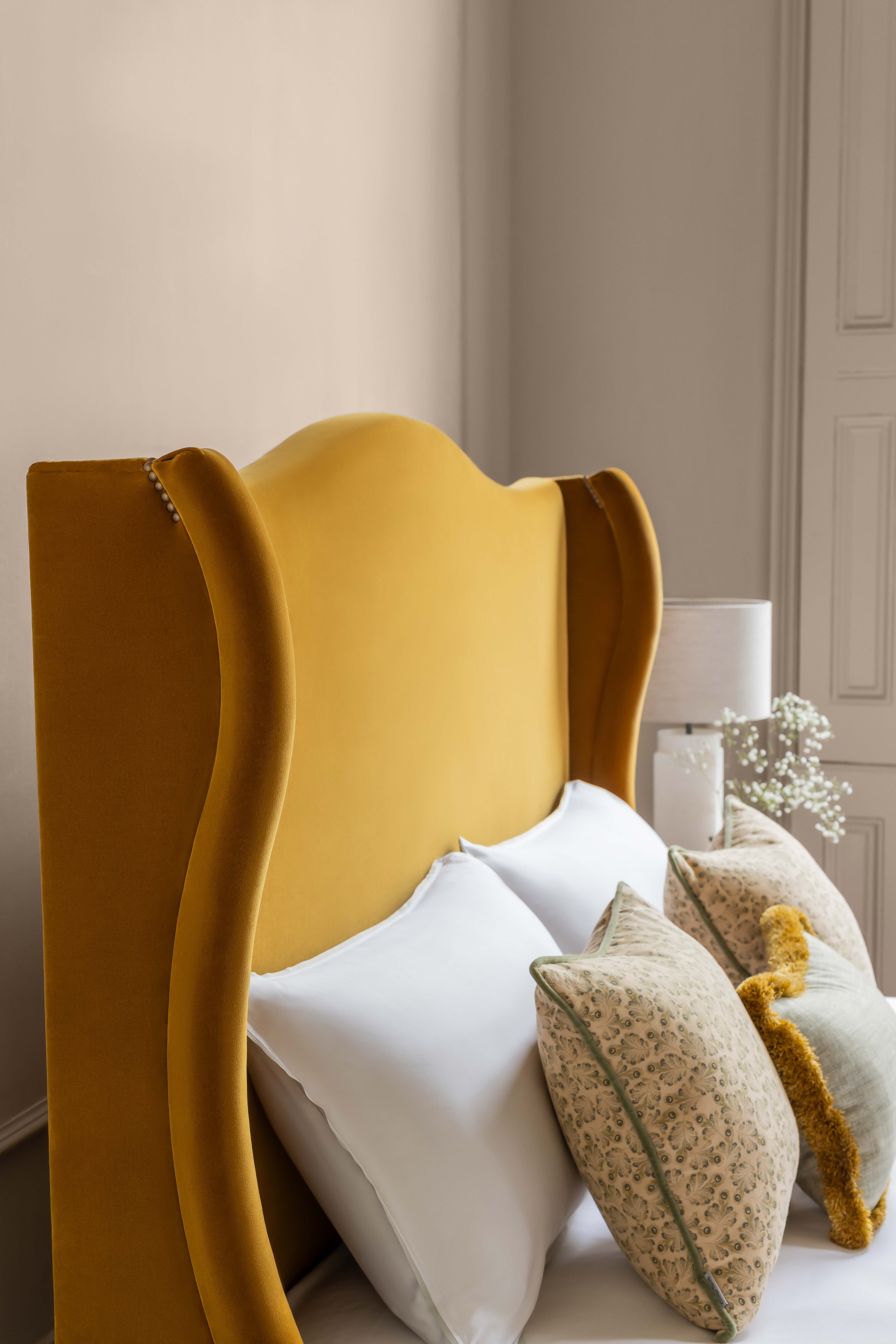 SIMS HILDITCH BEDROOM COLLECTION BED 063