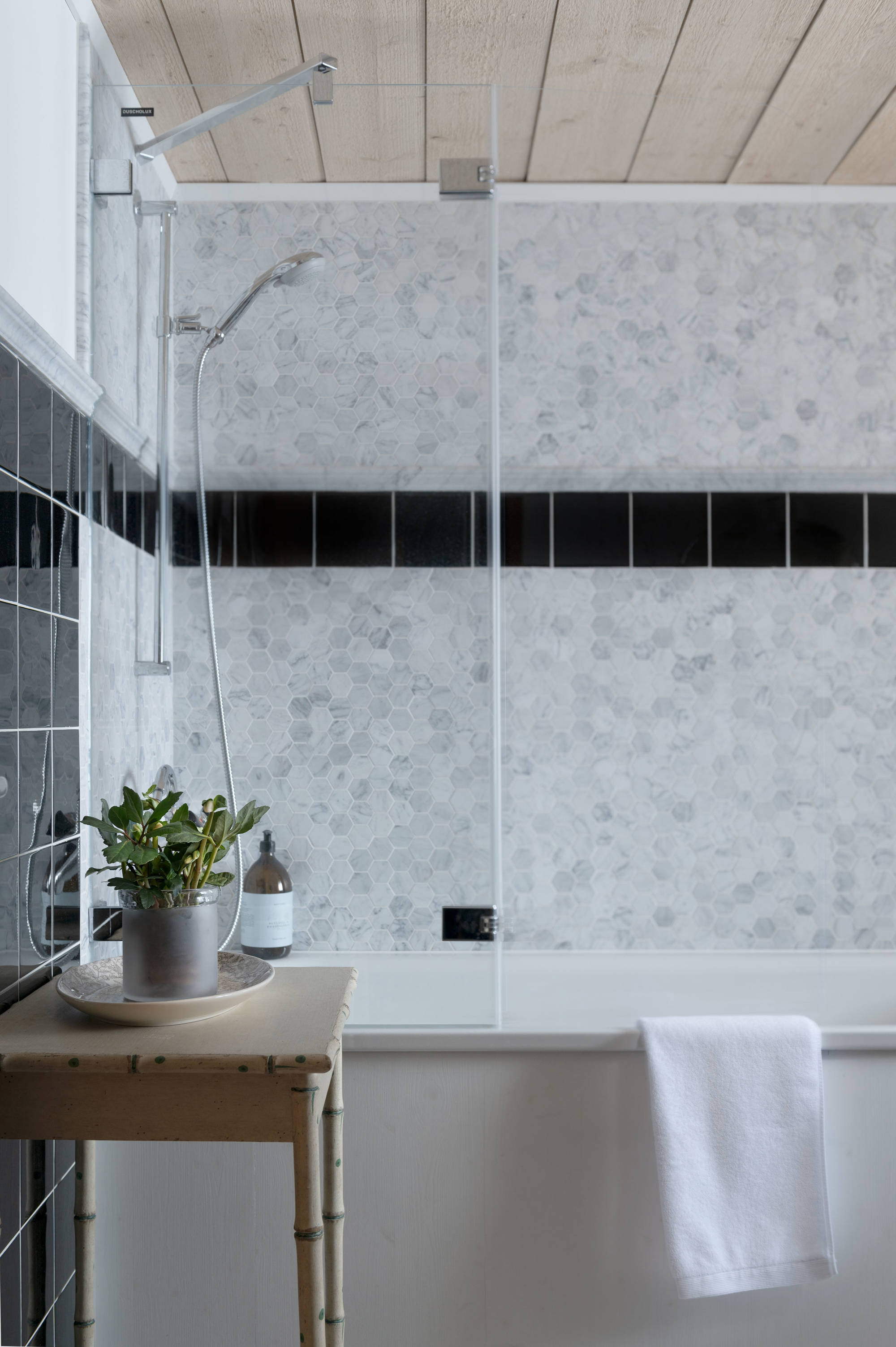 Sims Hilditch Swiss Chalet In The Alps(50)