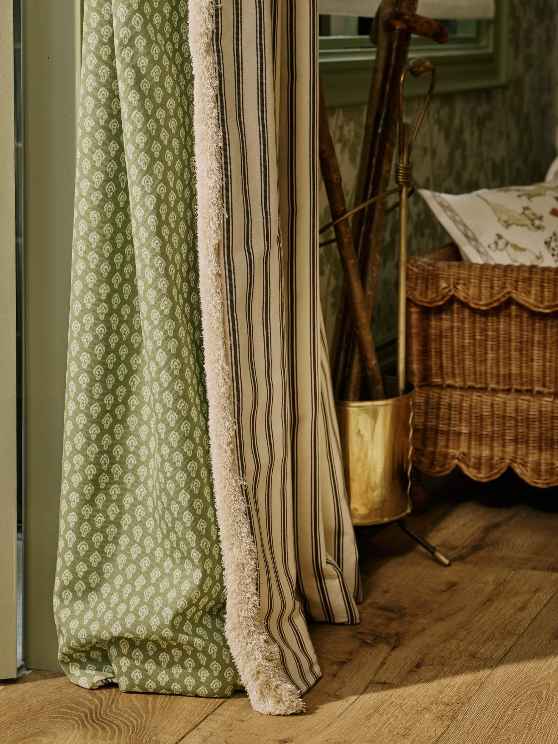 Sims Hilditch Wow House Courtyardroom Curtain