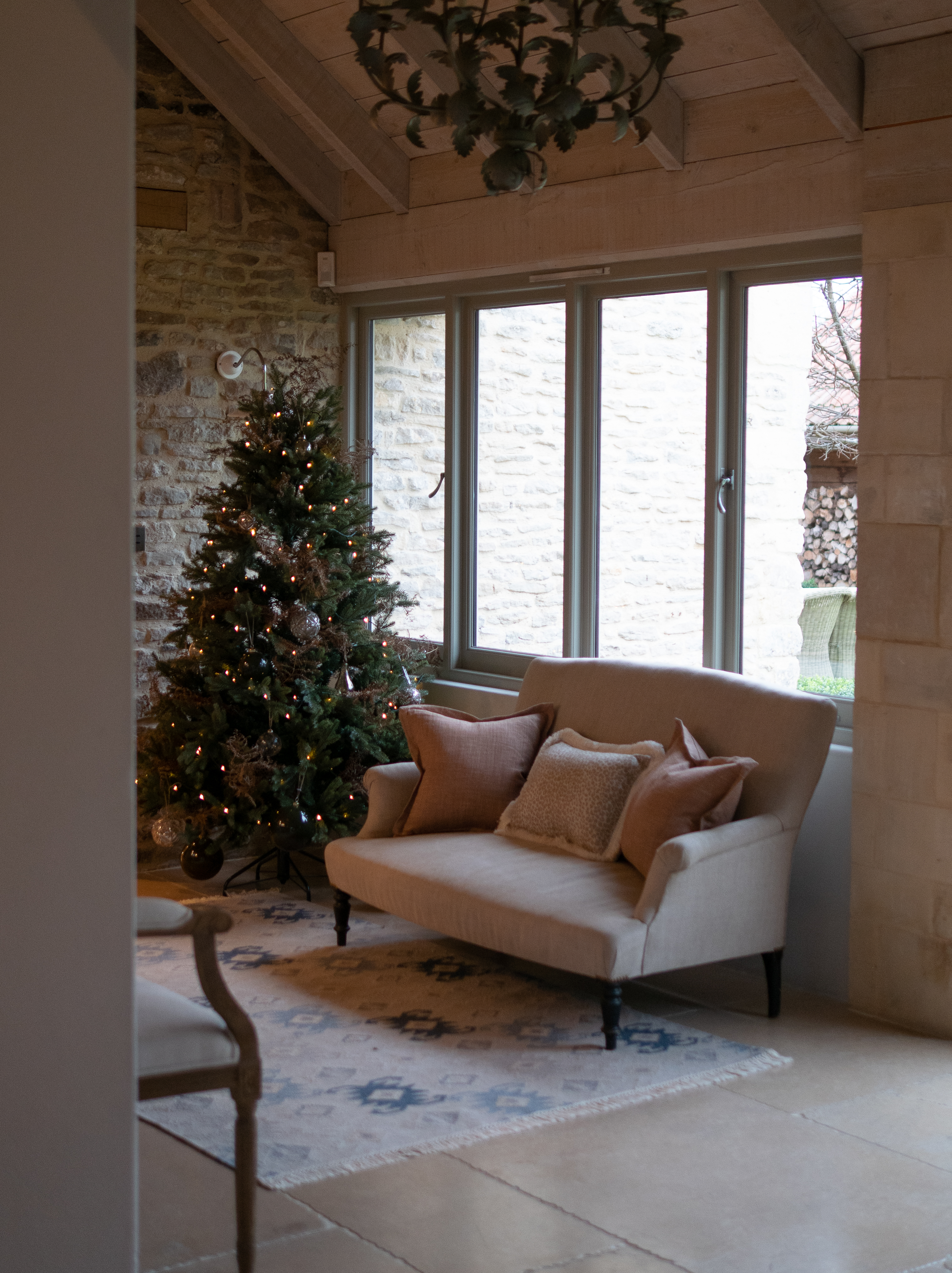 Sims Hilditch Christmas Decorating Guide (3) (1)