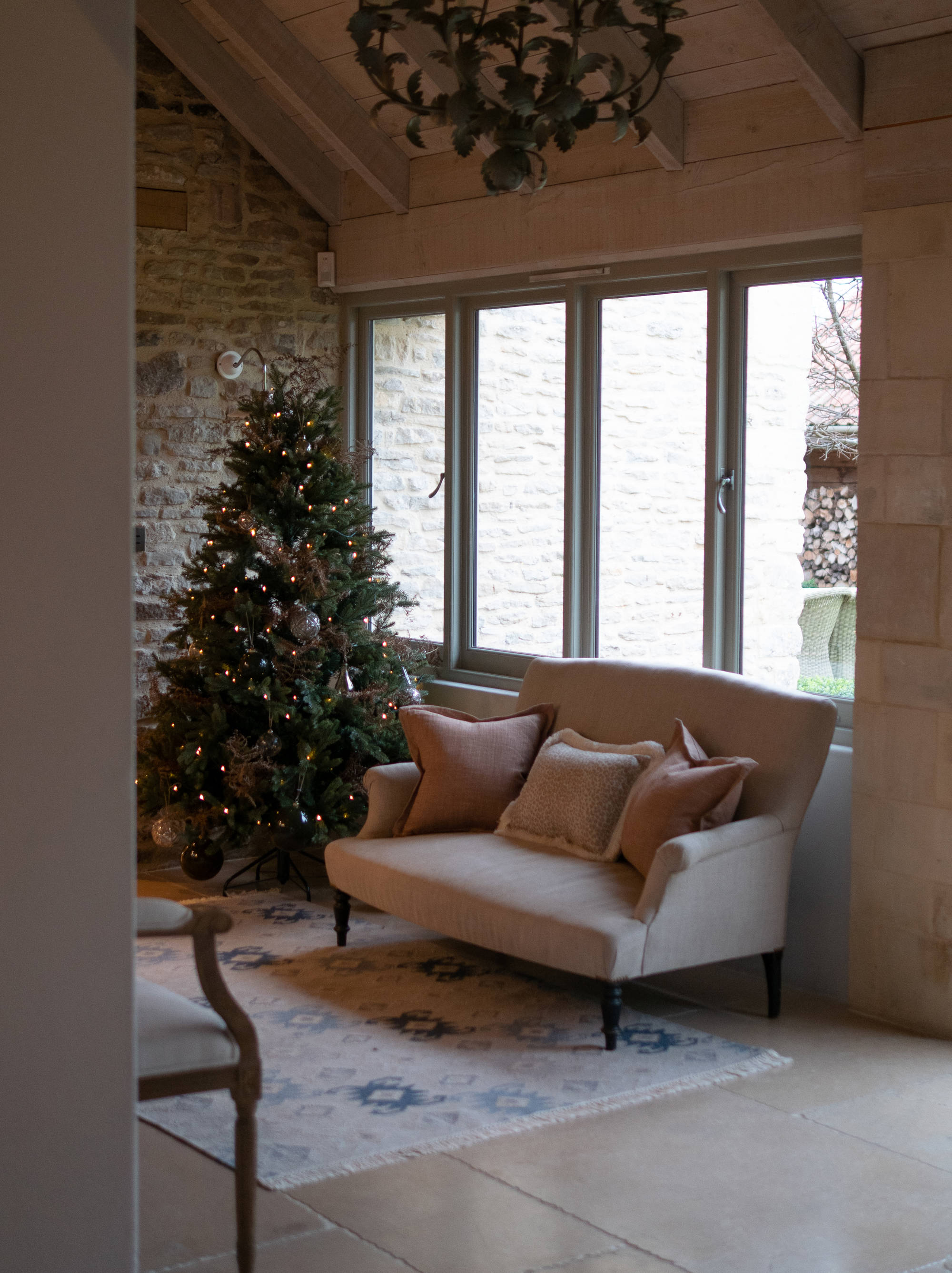 Sims Hilditch Christmas Decorating Guide (3) (1)