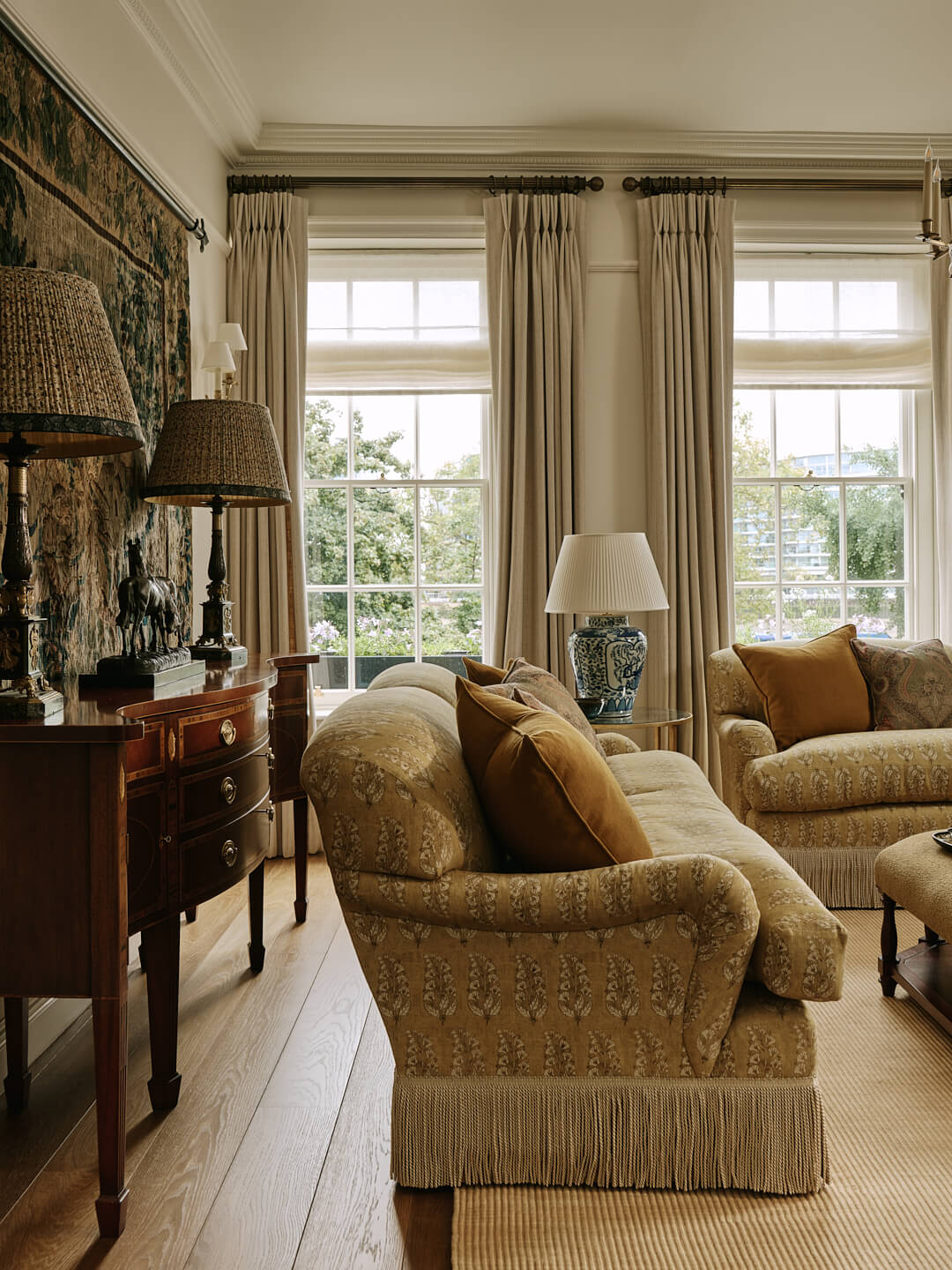 Sims Hilditch Close Up Sofa With Trim In Chelsea Townhouse