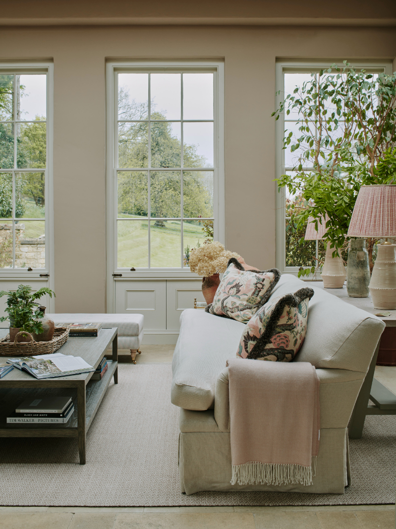 sims-hilditch-interior-design-cotswold-family-manor-sitting-room-sofa-portrait