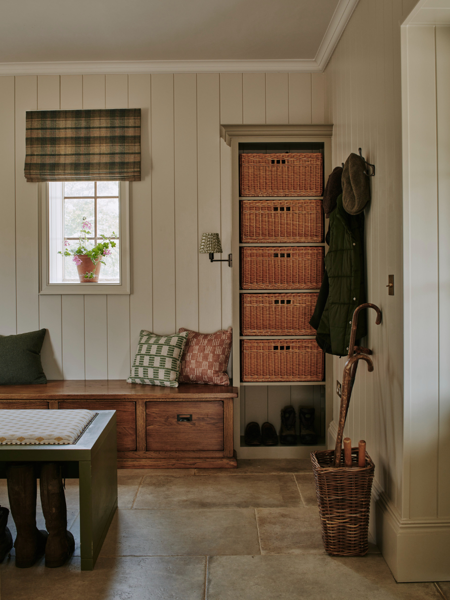 sims-hilditch-interior-design-17th-century-cotswold-manor-storage-portrait