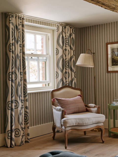 Sims Hilditch Cherington Hill Shot 35 742 RT