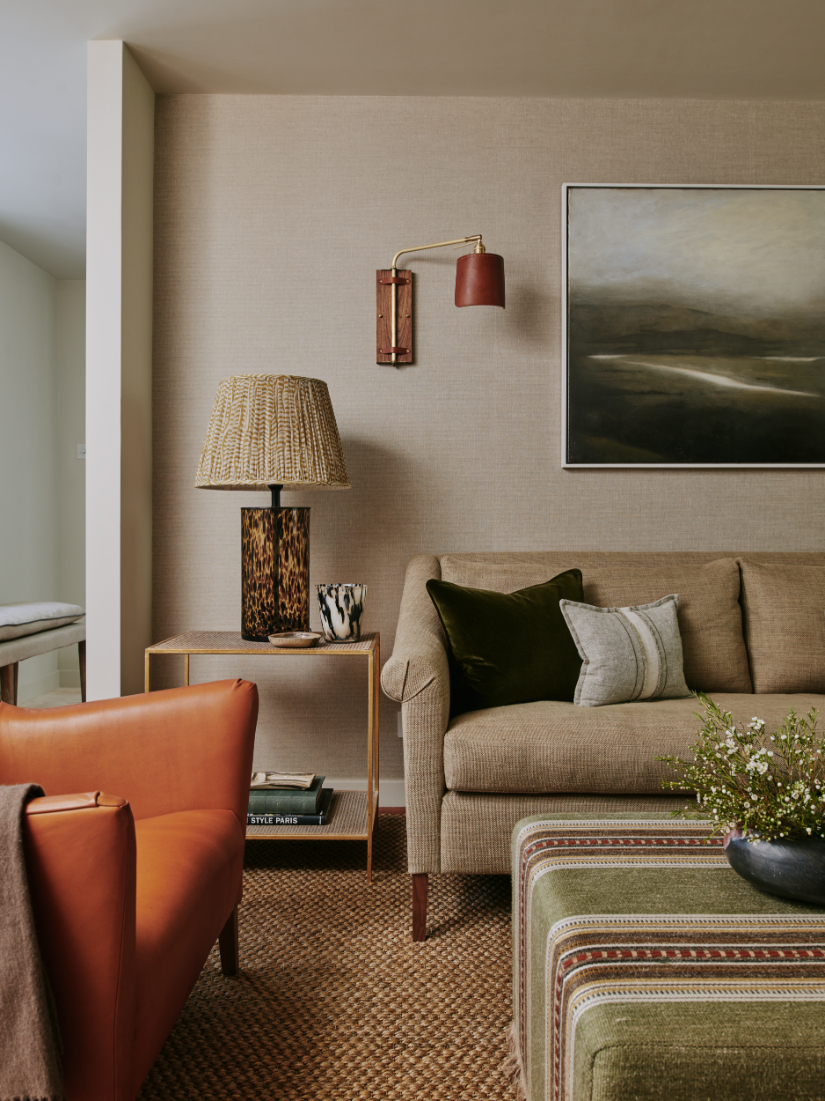 sims-hilditch-kensington-mews-house-london-sofa-portrait