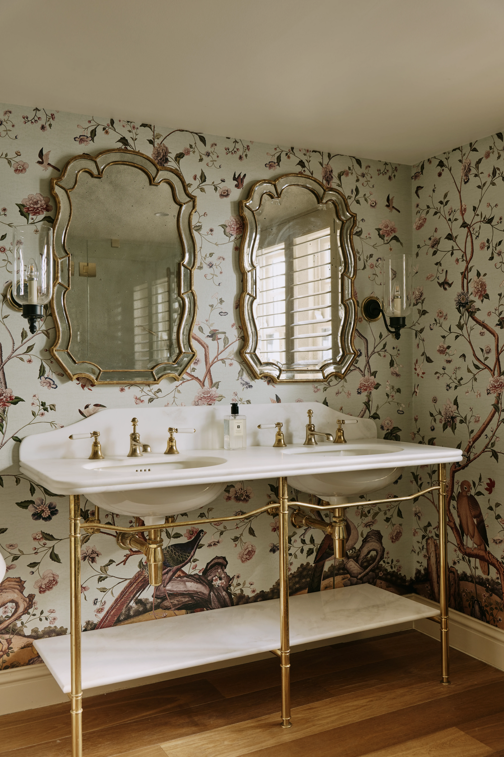 25 08 28 Sims Hilditch Cheyne Walk Shot 41 939 RT Large