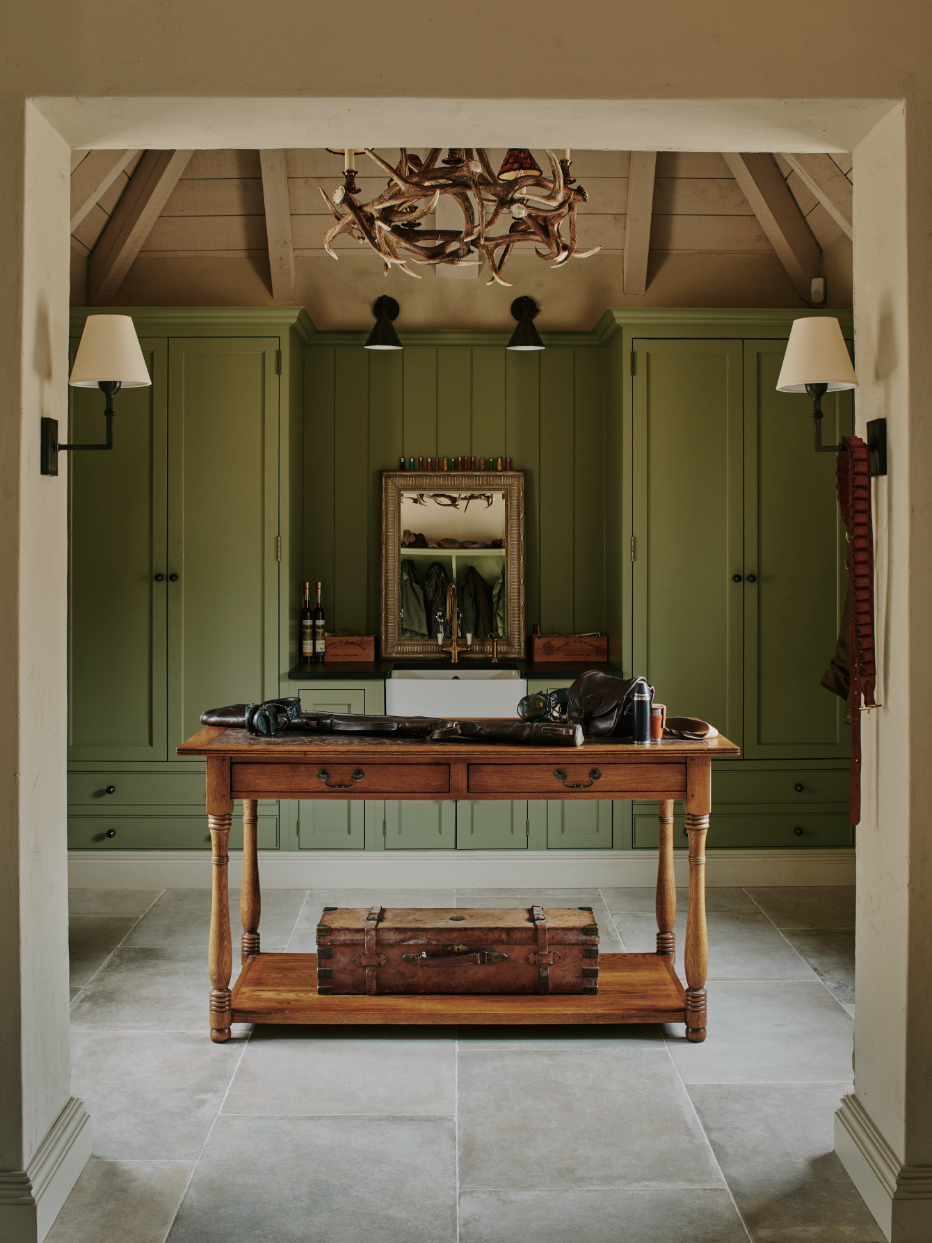 sims-hilditch-interior-design-17th-century-cotswold-manor-boot-room-cupboard-portrait